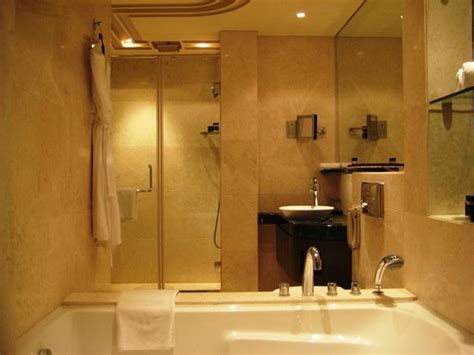 Room Bathroom Picture Of Vivanta By Taj Begumpet Hyderabad Tripadvisor