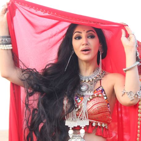 Reyhna Pandit Dances Bare Feet On The Hot Sands Of Rajasthan Page3Star