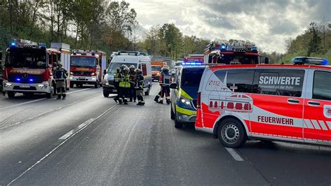 Schwerte Gefahrgut Laster Auf A1 Umgekippt Kilometerlange Staus