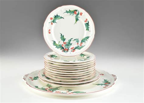 Set Of Villeroy And Boch Christmas Holly Plates Ebth