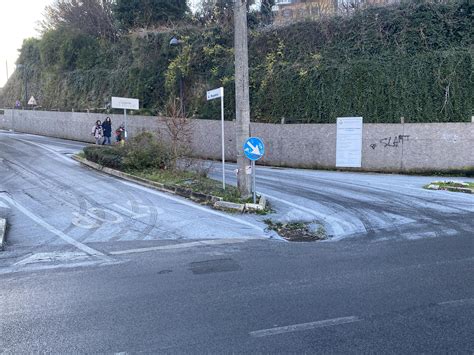 Cadute Incidenti E Traffico In Tilt Per Ghiaccio A Monte Compatri D