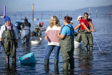 Yolanda D Az Reivindica El Trabajo De Las Mariscadoras Como Una