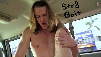 BUS Adonis de pelo largo Kip Johnson engañado para follar con Andrew Collins XVIDEOS