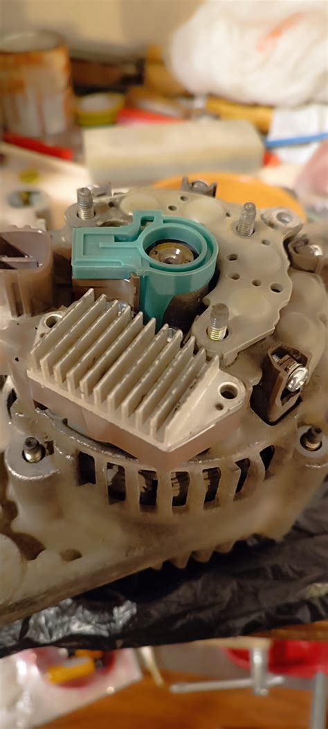 Замена щеток в генераторе. — Toyota Platz, 1 л, 2003 года | расходники ...