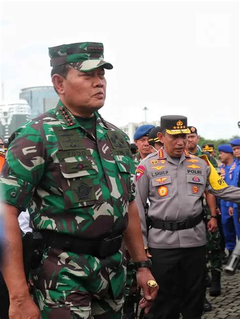 Panglima Tni Dan Kapolri Pimpin Apel Operasi Lilin Di Monas Foto