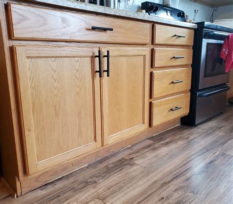 Oak Kitchen Cabinets With Black Handles Image To U