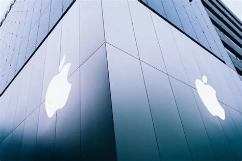 Apple Reports First Quarter Earnings Down Slightly But Better