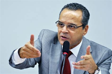 Justiça liberta ex ministro Henrique Alves da prisão domiciliar VEJA