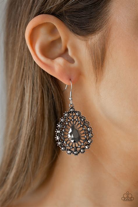 Paparazzi Vintage Vault Insta Classic Silver Earrings