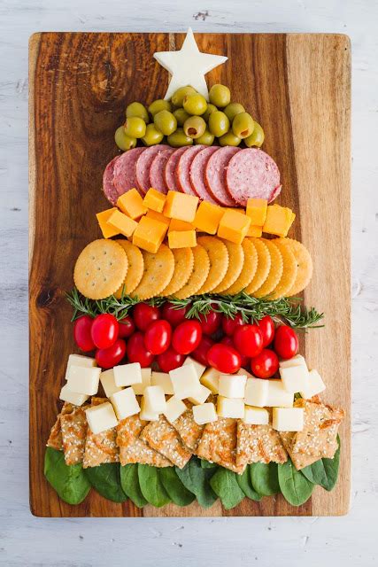 Christmas Tree Cheese And Cracker Tray | By My Name Is Snickerdoodle