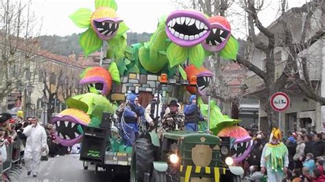 Carnevale Di Muggia La Sfilata Dei Carri Il Piccolo