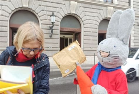 Giulio Coniglio Finalmente Riceve Disegni E Lettera Di Bimbi Tiscali