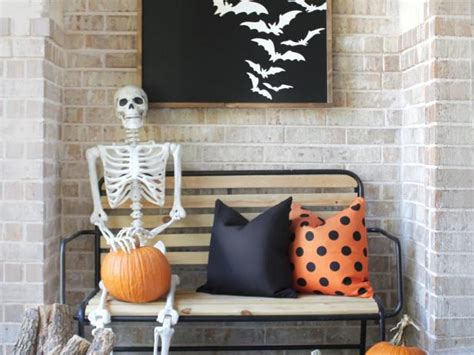 70 Ideas For Spooky Halloween Porch Decorations Hgtv