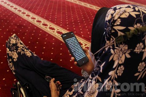 Foto Umat Muslim Ibadah Tadarus Al Qur An Di Masjid Istiqlal