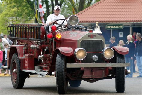 Fire Truck Very Cool Old Fire Truck Taking Part In The Tul Flickr