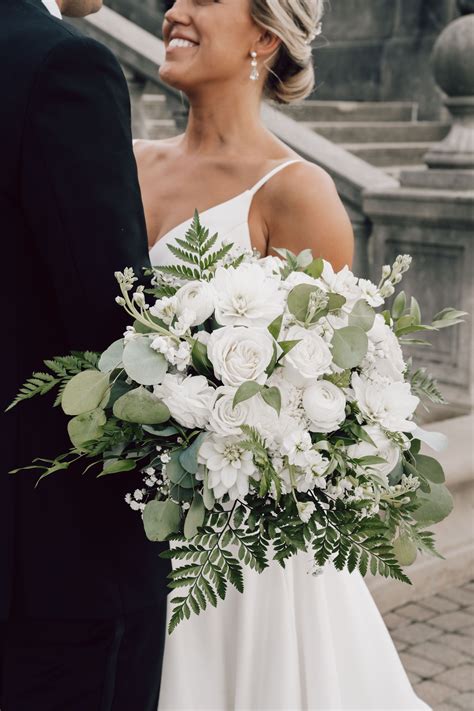 White Bridal Bouquet for downtown Cincinnati Wedding | White bridal