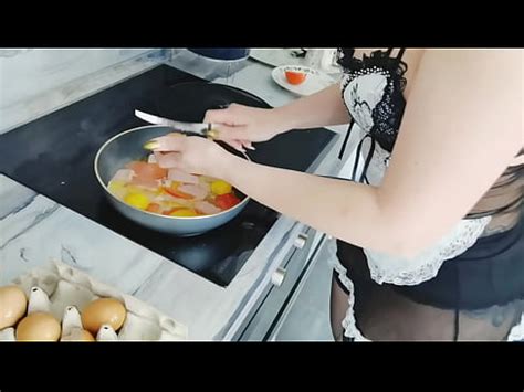 HERMOSA MADRASTRA EMPIEZA LA MAÑANA CON MASTURBACIÓN DESAYUNO Y SEXO CON SU HIJO XVIDEOS