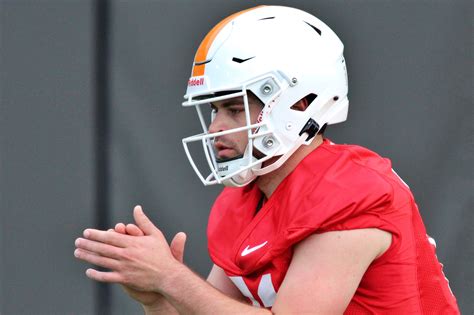 Vols’ 2023 quarterback battle begins in 2022 regular-season finale