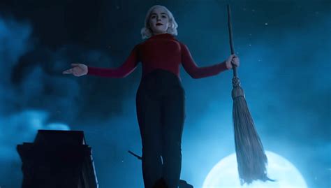 O Mundo Sombrio de Sabrina Sabrina abraça seu lado negro no trailer