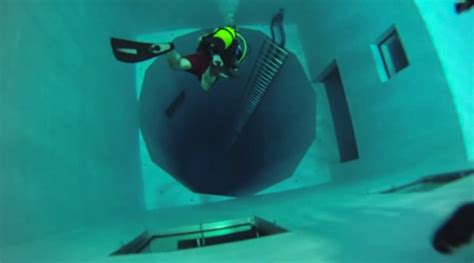 SCUBA Diving 100+ feet deep in one of the world’s deepest pools ...