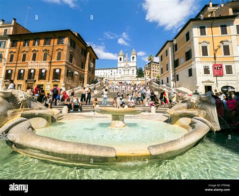 Fontana Della Barcaccia Hi Res Stock Photography And Images Alamy