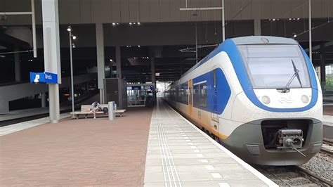 Sprinter Light Train Vertrekt Vanaf Station Breda Met 10 Rijtuigen Slt