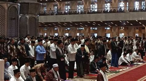 Usai Salat Idulfitri Di Masjid Istiqlal Jokowi Dan Ma Ruf Amin Open