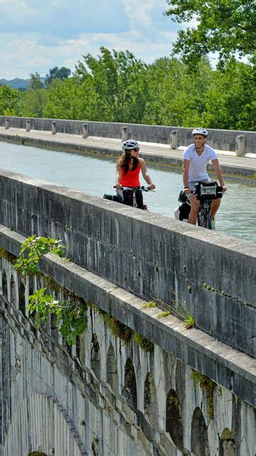 Agen and its canal-bridge