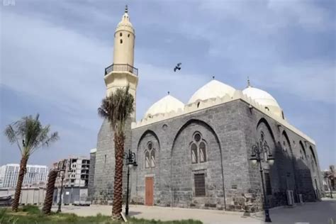 Jejak Sejarah Masjid Ghamamah Tempat Rasulullah SAW Pertama Kali Salat