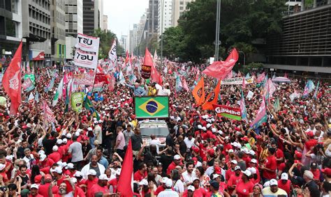 Lula y Bolsonaro sacan músculo en el cierre de una campaña de alta