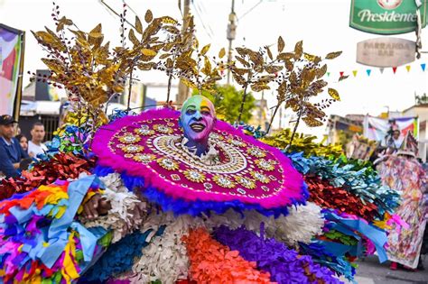 Carnaval Cotuisano Hermoso Creativo Y Comunitario