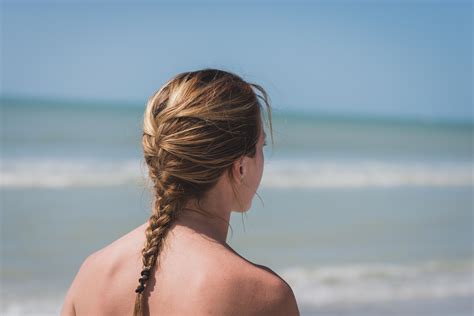 Fond d écran femmes plage Braided hair boucle d oreille