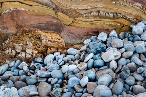 Premium Photo Rocks In Shallow Water