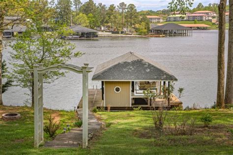 Smith Mountain Lake Cabins from $95 | HomeToGo