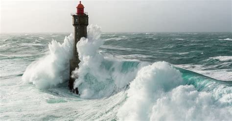 La tempête Ciaran secoue la France des chants antisémites dans le