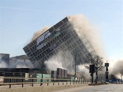 Wenn Bauwerke Zum Kartenhaus Werden Spektakul Re Sprengungen N Tv De