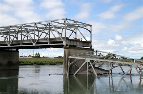 Photo Gallery Washington State Bridge Collapse No Fatalities Multimedia Ahram Online