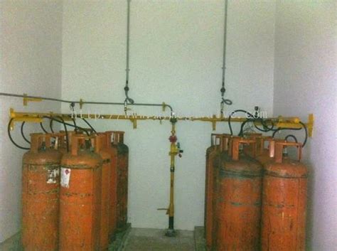 Lpg Manifold System For Gaseous Fuel Installation Size Inch At