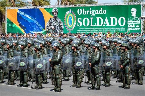 Exército Comemora O Dia Do Soldado Em Brasília