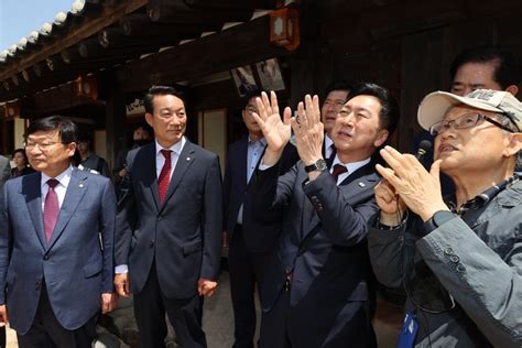 김영삼 전 대통령 생가 방문한 김기현 대표 네이트 뉴스