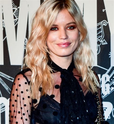 The 22 Best Haircuts For Wavy Hair Purewow