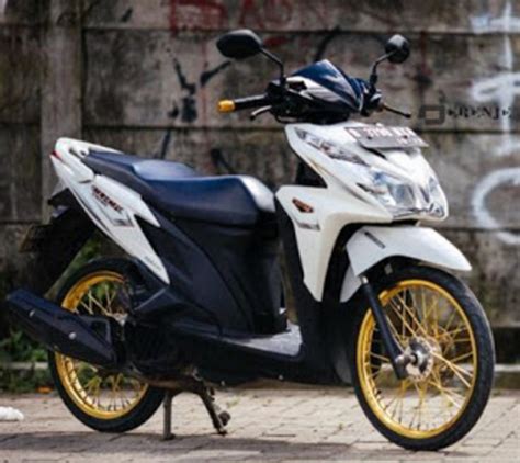 Modifikasi Vario 150 Putih