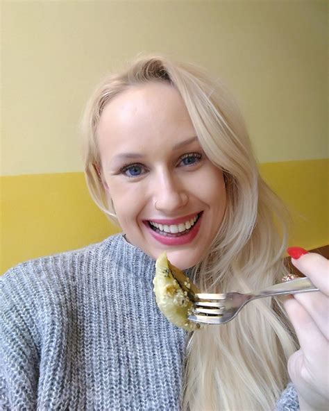 Ngel Wicky Dating Scammer Bra Image Blonde Women Curvy Woman