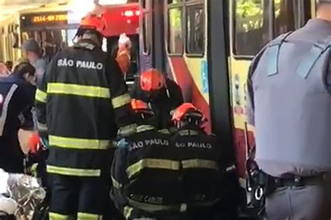 Idoso é atropelado por ônibus dentro do terminal rodoviário de S J do