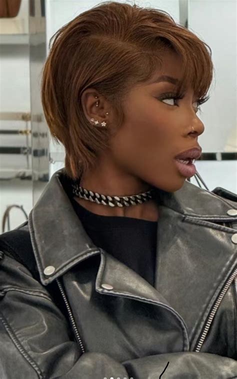 Pro stylists explain how to choose short black hair styles for you 26