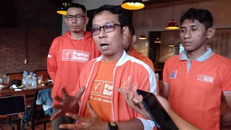 Ratusan Orang Dari Partai Buruh Demo Tolak Omnibus Law Jatengdaily