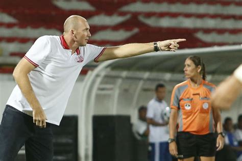 Técnico do Náutico diz que goleada é fruto do treinamento