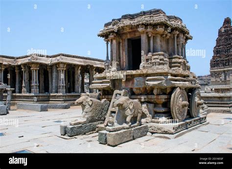 stone chariot vittala temple hampi Stock Photo - Alamy