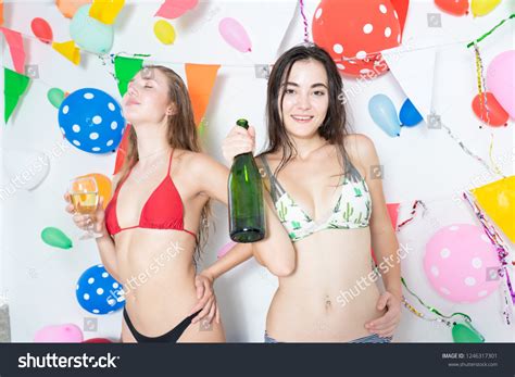 Sexy Hot Girl Wearing Bikini Dancing库存照片 Shutterstock