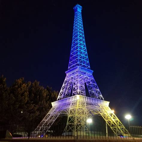 Eiffel Tower Glows Colors Of The Ukraine Radio Nwtn